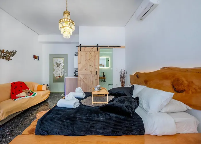 Sunny Palm Crete Apartment